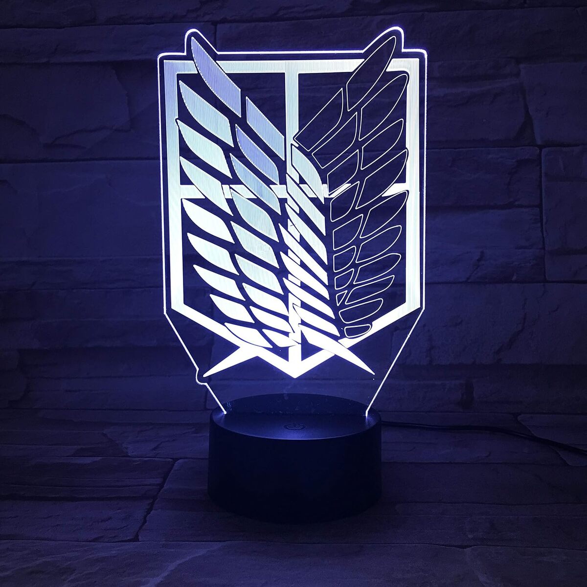Test : lampe LED Attack on Titan, une veilleuse déco innovante
