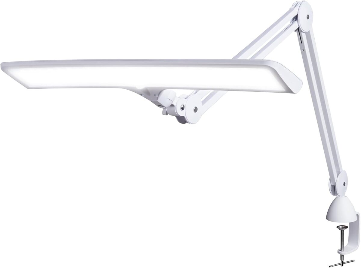 Test de la lampe de travail Daylight Lumi : lumière ultra-lumineuse pour artisans et bureaux