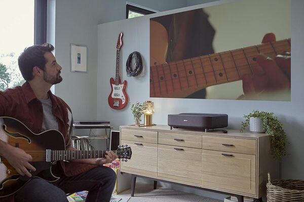 Epson EHLS300B Android TV Edition Noir Vidéoprojecteur Laser Ultra Courte Focale