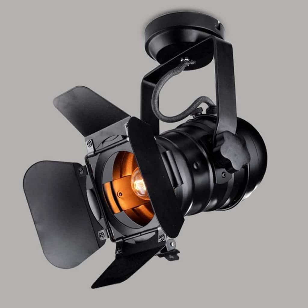 Test du luminaire industriel AUA : plafonnier noir réglable