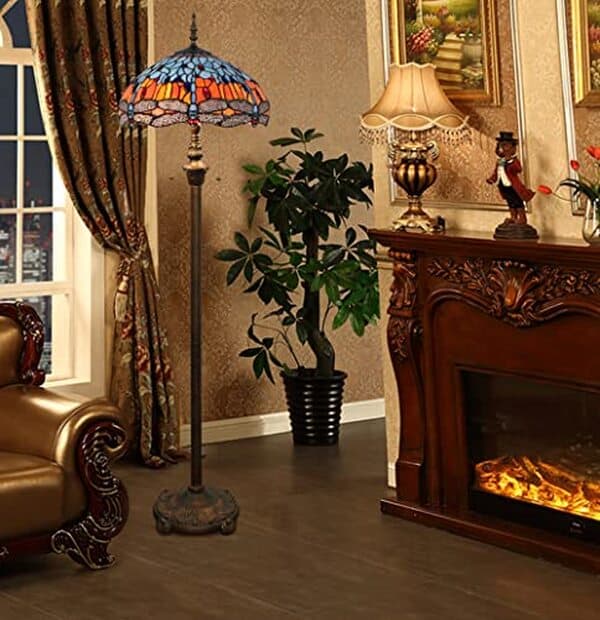 Découvrez notre avis complet sur le lampadaire Kinbolas C-4 style Tiffany en vitrail : design, qualité et conseils d'achat.