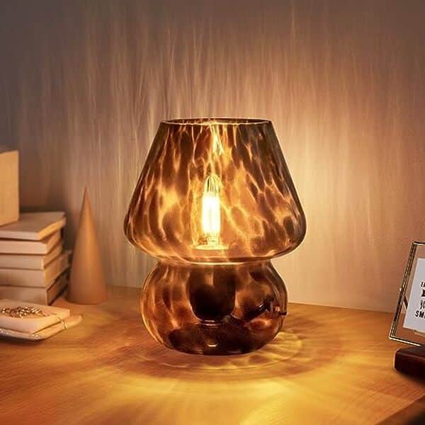 Découvrez notre analyse approfondie de la lampe champignon vintage Onewish : une pièce unique pour apporter une touche décorative et esthétique à votre intérieur.