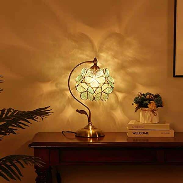 Découvrez notre analyse complète de la lampe de table Bieye Tiffany fleur de cerisier : style, éclairage et avis des utilisateurs.