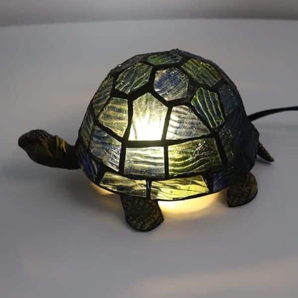 Découvrez notre avis complet sur la lampe Bieye L30592 style Tiffany tortue : design, qualité et fonctionnalités éblouissantes pour un intérieur unique et chaleureux.