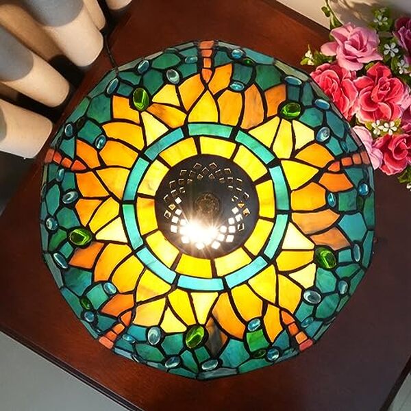 Découvrez notre avis sur la lampe de table vintage Libellule style Tiffany de Blivuself : un élément de décoration unique et élégant pour rehausser votre intérieur.