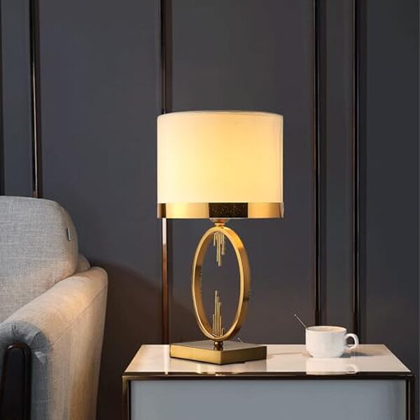 Découvrez notre test complet de la lampe de chevet E27 moderne et luxueuse : design épuré, performance lumineuse et qualité premium pour sublimer votre intérieur.