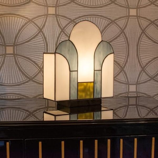 Découvrez notre avis détaillé sur la lampe tiffany-style new york : caractéristiques, qualité, design et prix pour bien choisir votre luminaire. 