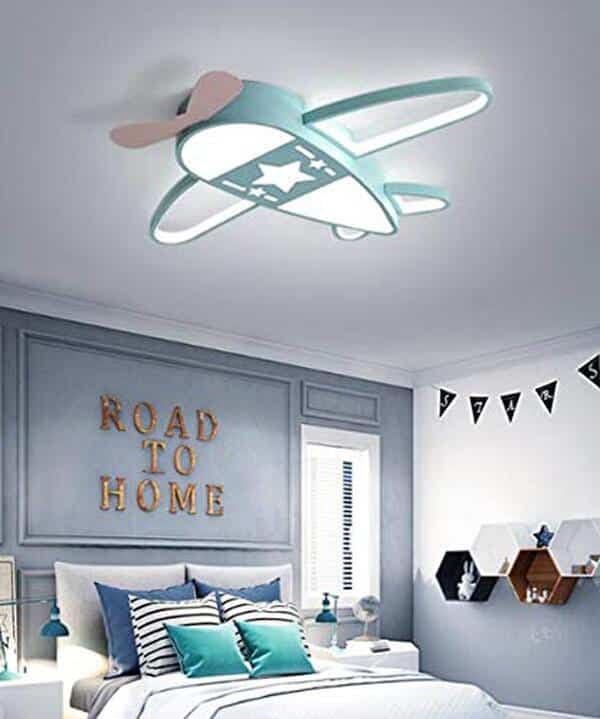 Découvrez notre test complet du plafonnier avion LED dimmable 76 cm : qualité, luminosité, sécurité et design pour la chambre de votre enfant.