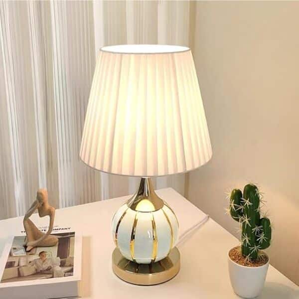Découvrez notre avis détaillé sur la lampe de table Mengjay vintage en céramique blanche : design, qualité et performance testés pour vous.