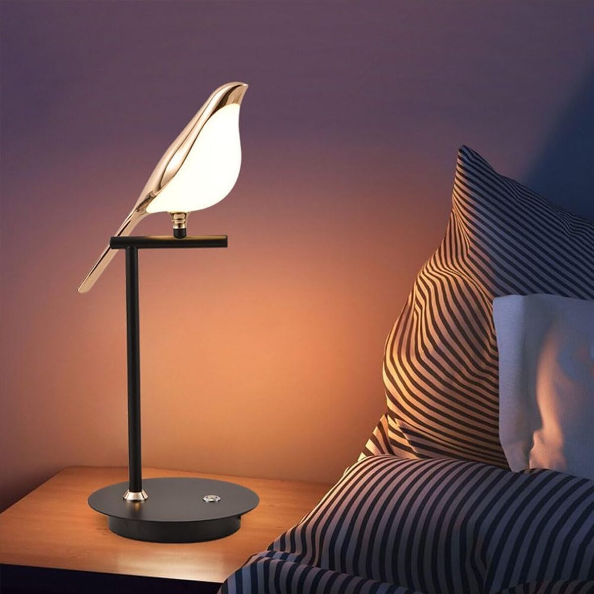 Test de la lampe de table oiseau LED pivotante et dimmable